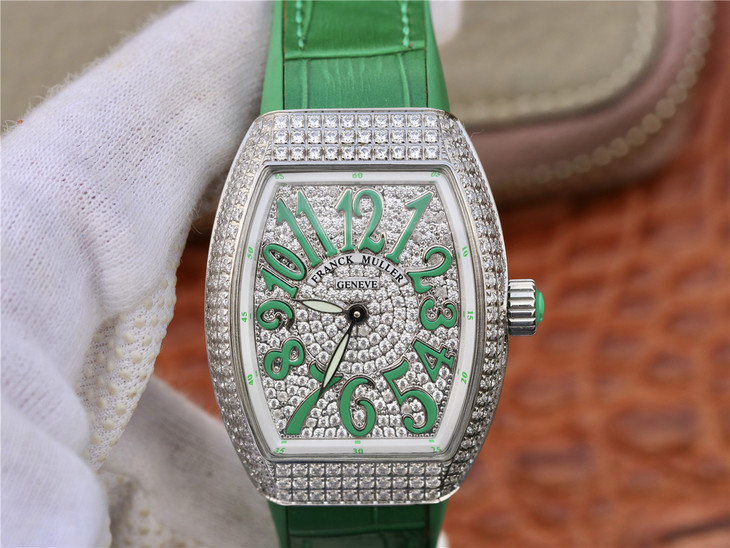 法穆蘭Vanguard V32 女腕錶創作靈感源自其至美設計與獨特造型以太陽壓紋錶盤鑲￥3480-精仿法蘭克穆勒